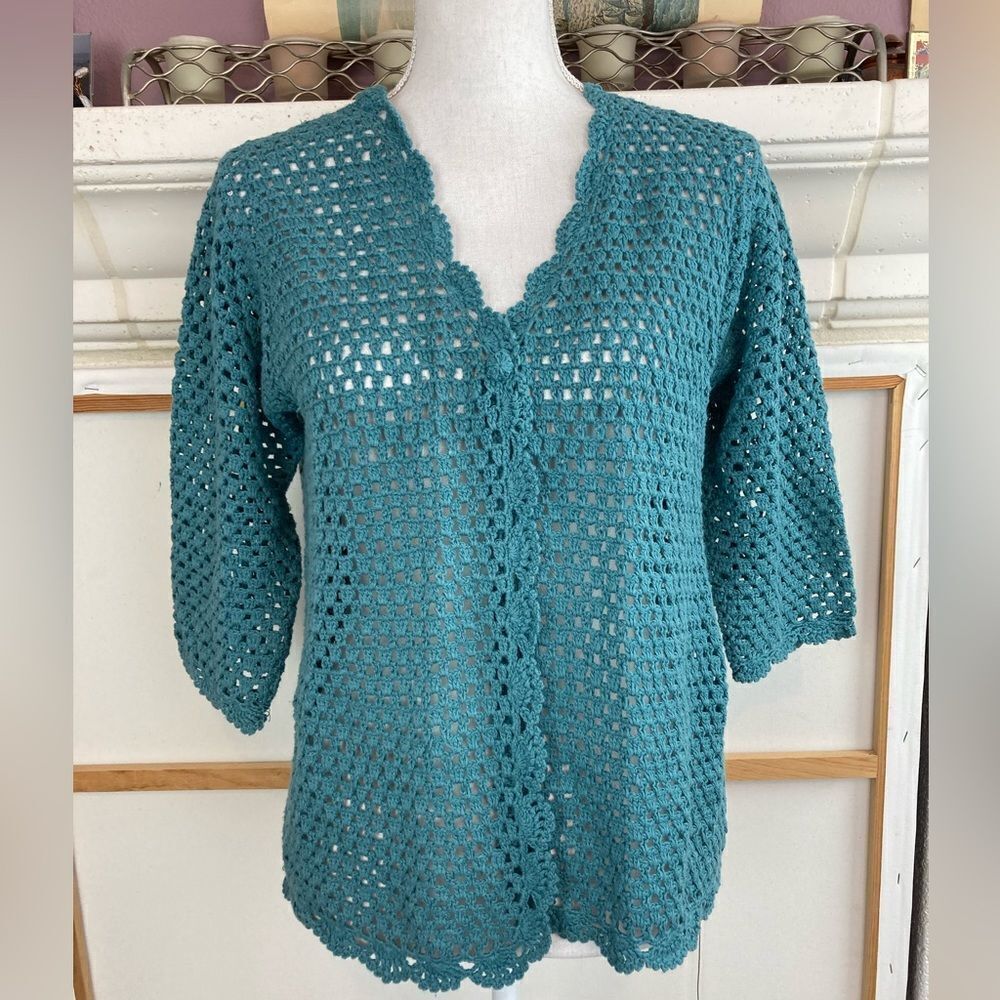 Norm Thompson linen blend crochet short sleeved one button sweater scalloped🌺